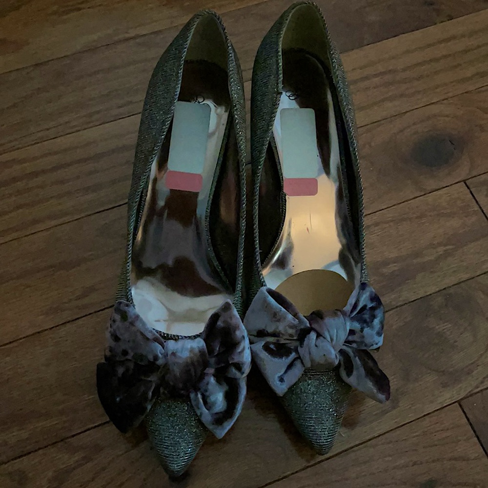 J Renee’ Silver Shoes- Size 11 - like new only worn once.